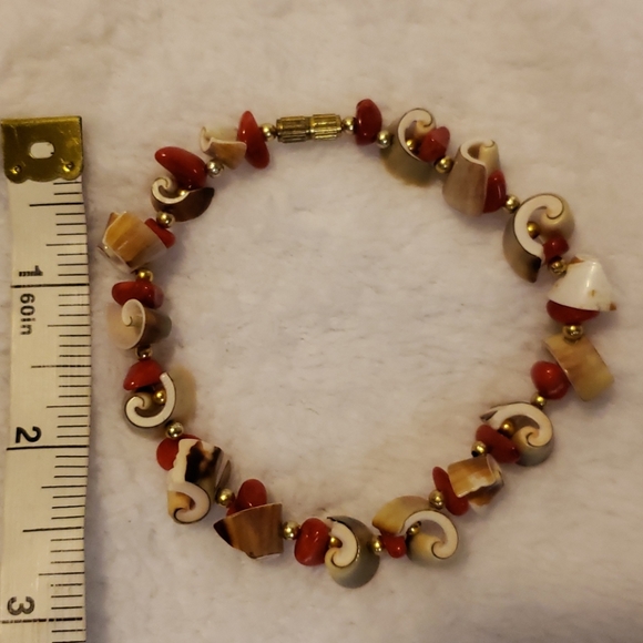 Vintage Shell Bracelet - Picture 4 of 5